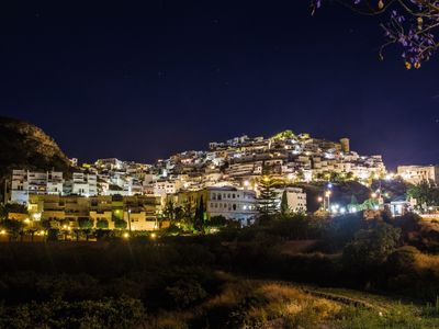 Blick auf Mojácar bei Nacht